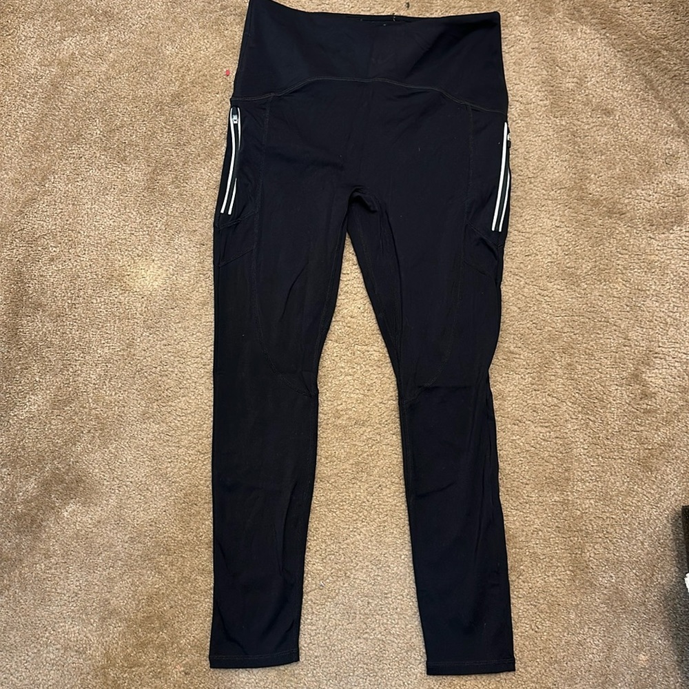 Fabletics motion 365 L activewear black leggings with side pockets